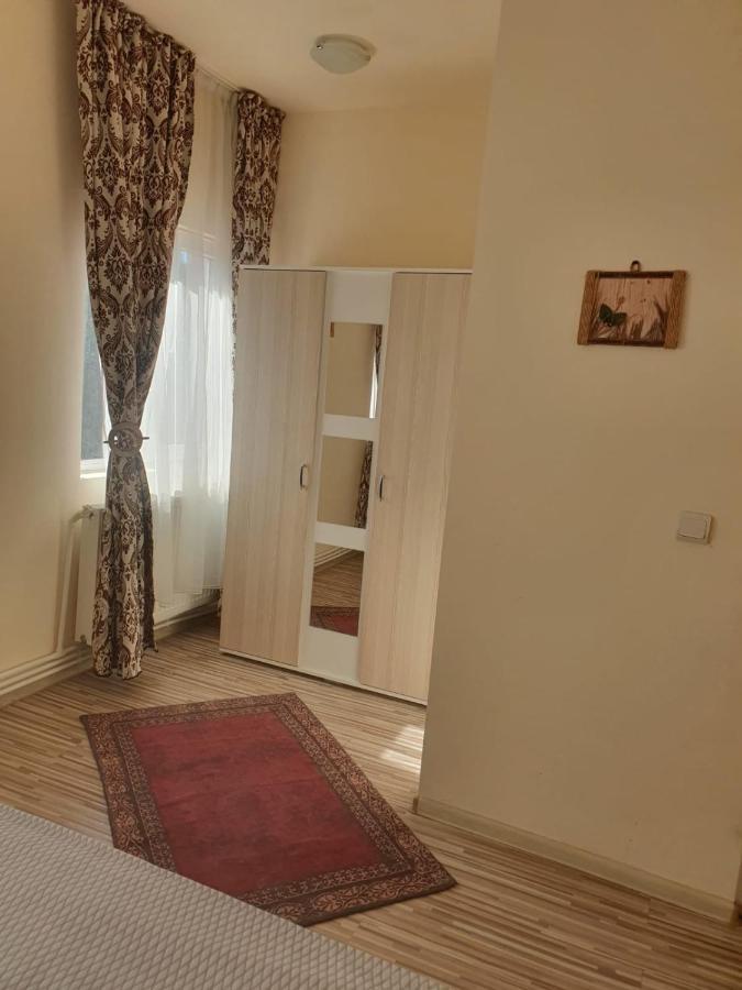 Relax Haus Hotel Vajdahunyad Kültér fotó