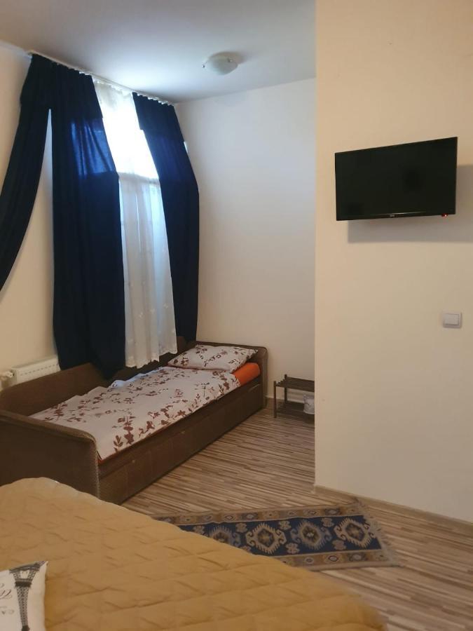 Relax Haus Hotel Vajdahunyad Kültér fotó